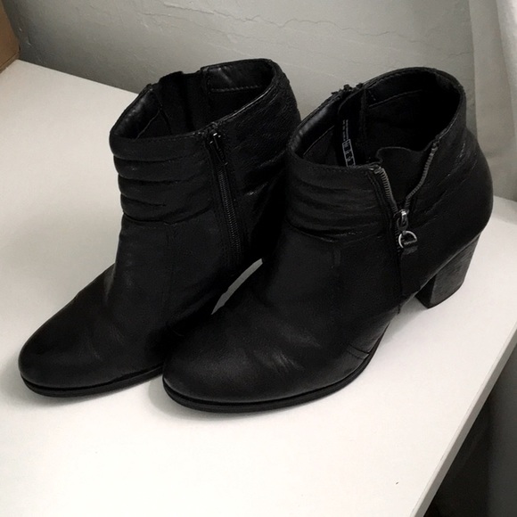 Clarks Ankle Booties - Picture 3 of 4